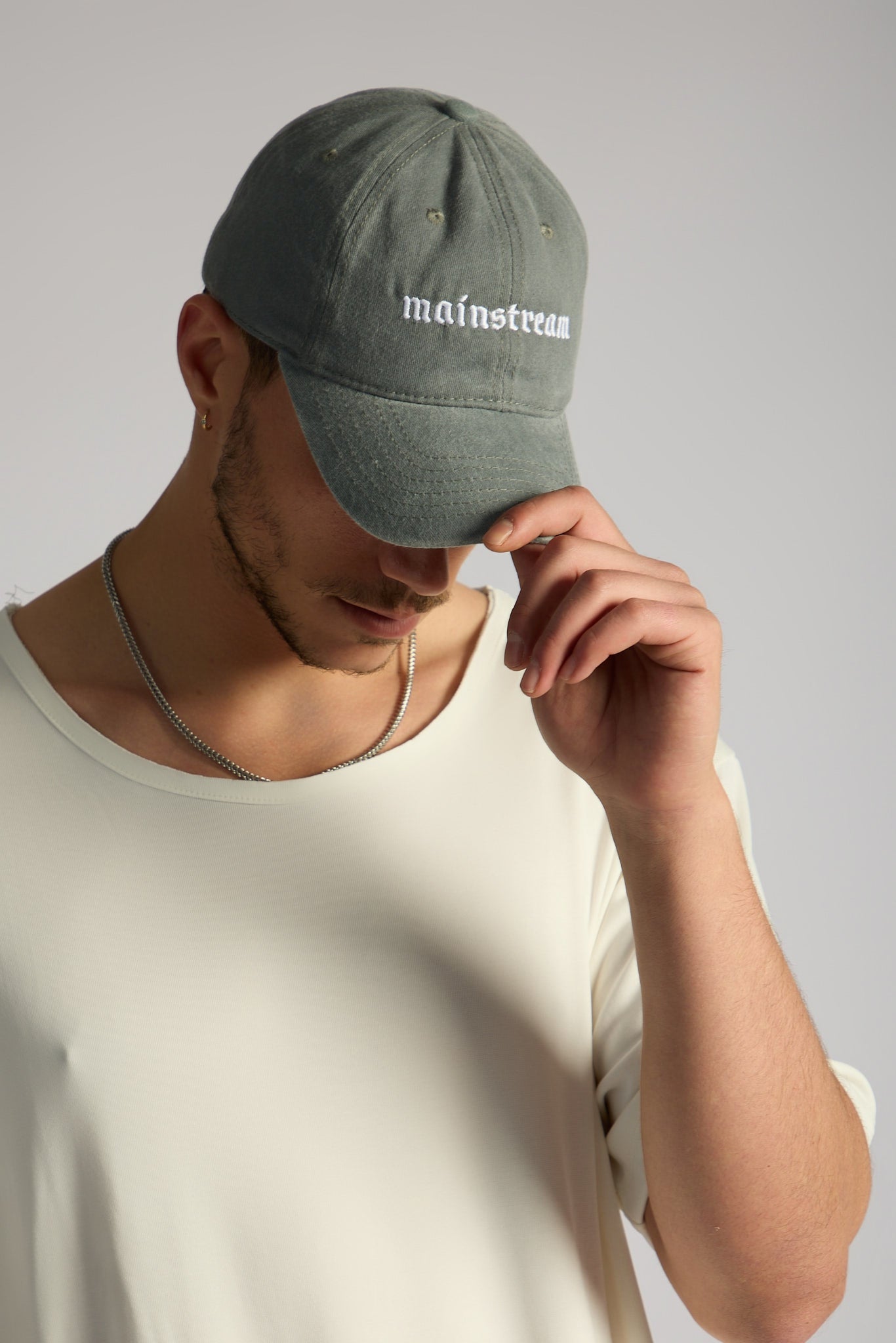 MAINSTREAM HAT