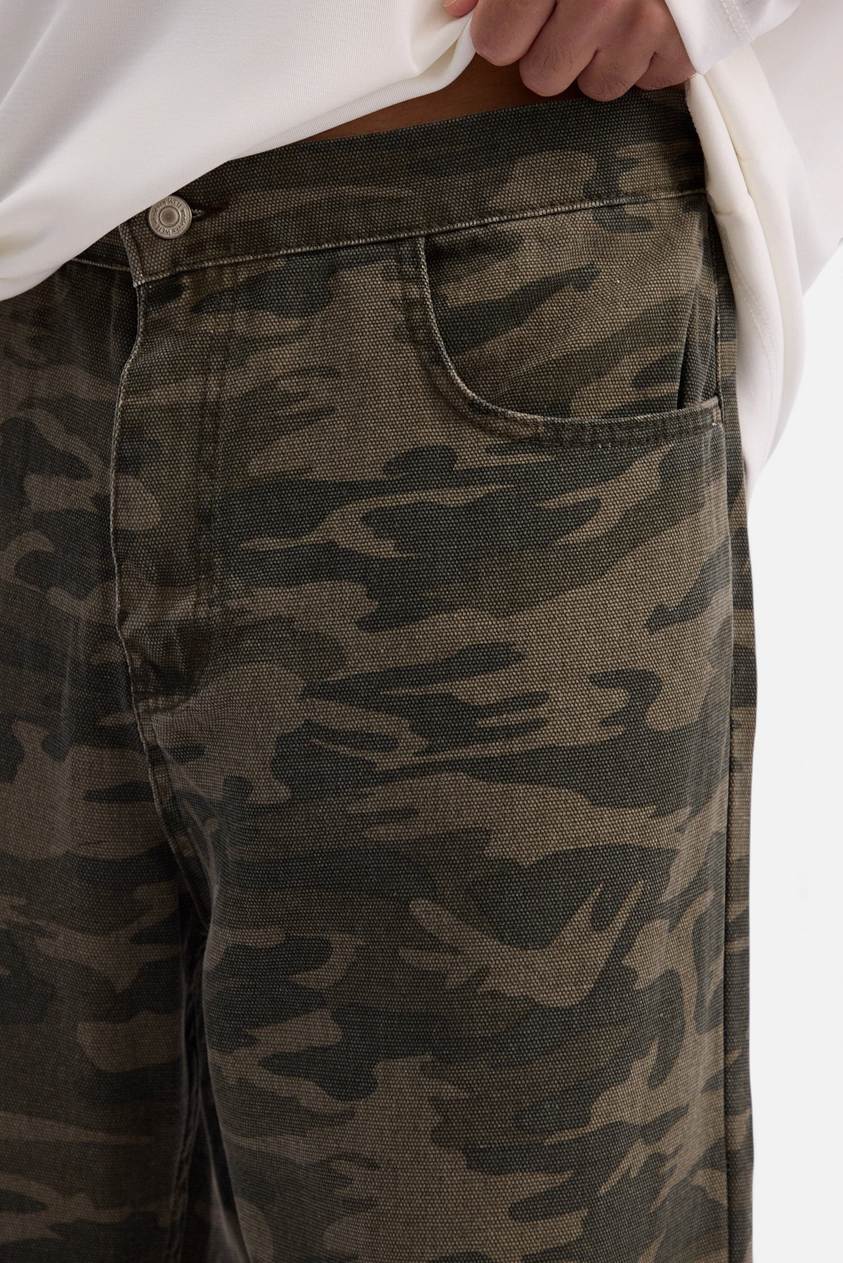 Mainstreamonline baggy army jeans in camouflage print with a relaxed, wide-leg fit and classic denim construction.
