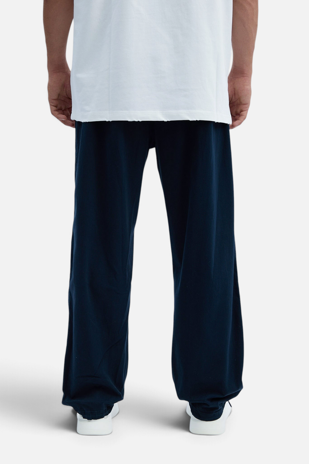 Mainstreamonline baggy jeans in dark blue with a relaxed, loose fit worn by a model from the back view