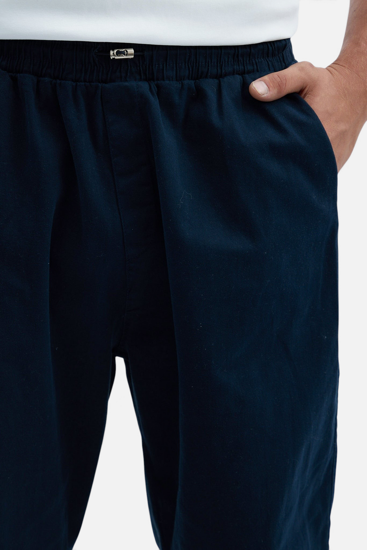 Mainstreamonline dark blue baggy jeans with an elastic waistband and relaxed fit, shown in a close-up view.