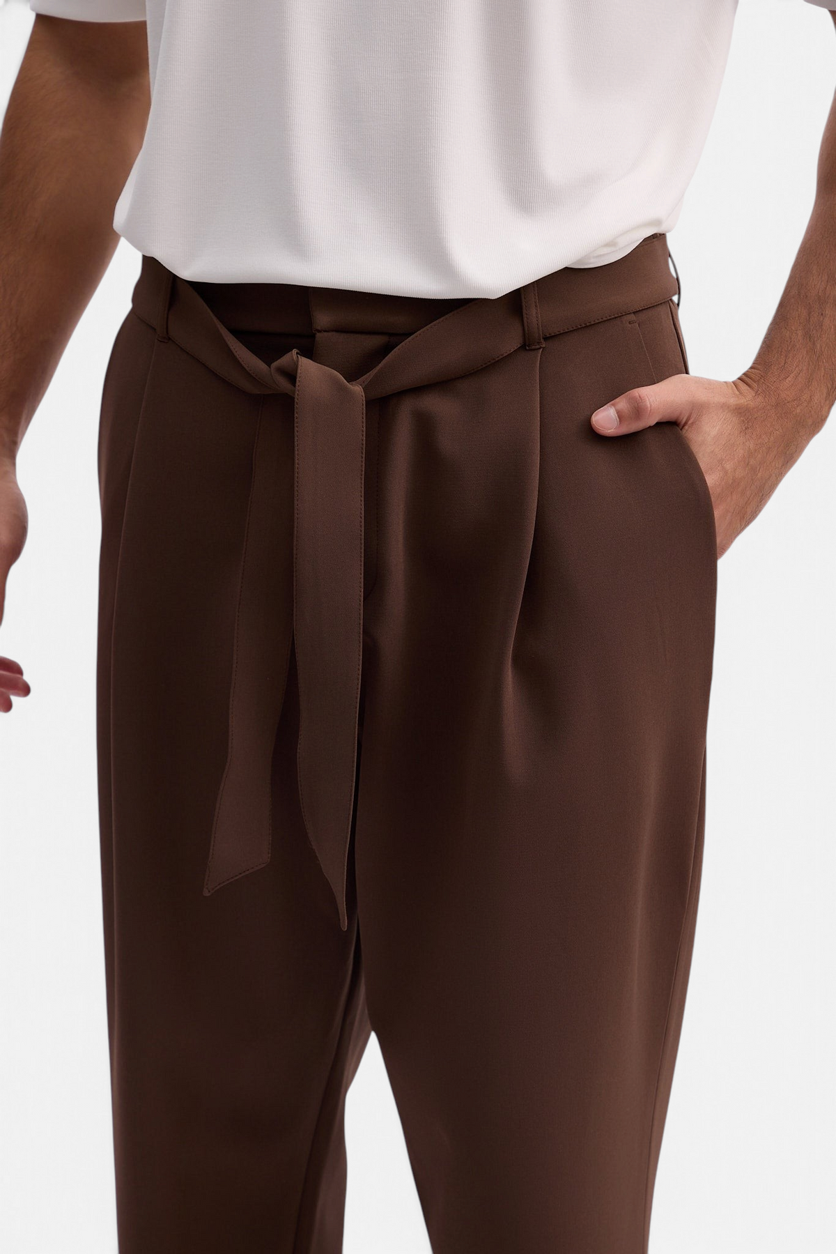 Mainstreamonline Torino wide-leg brown trousers with a tie-waist belt and side pockets on a man