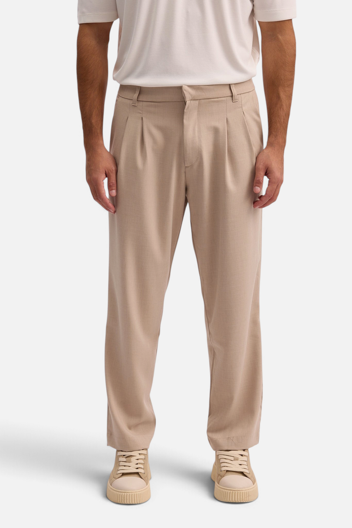 Mainstreamonline Max wide-leg beige elegant trousers with pleated front detail worn by a man