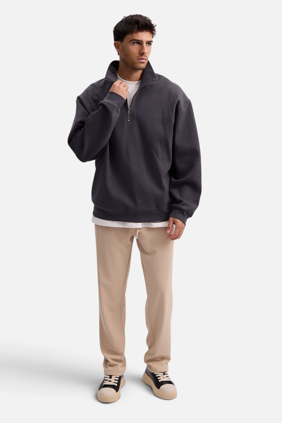 Mainstreamonline Sol Pants in beige featuring a relaxed straight fit, elastic waistband, and side pockets.