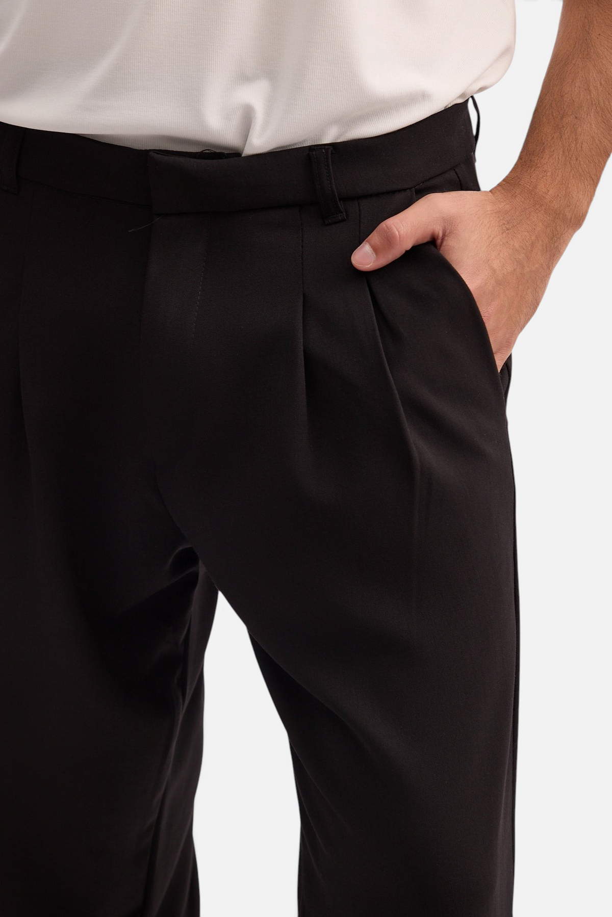 Mainstreamonline black elegant trousers with a relaxed, moderate oversized fit and pleated waist detail.