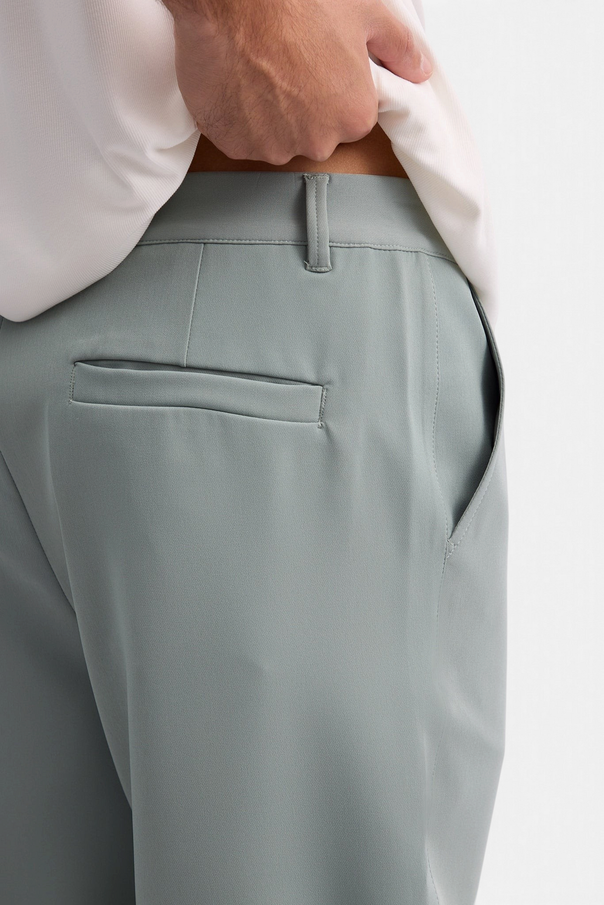 Mainstreamonline Santo Pants in sage green with a relaxed wide-leg fit and tailored pocket detail