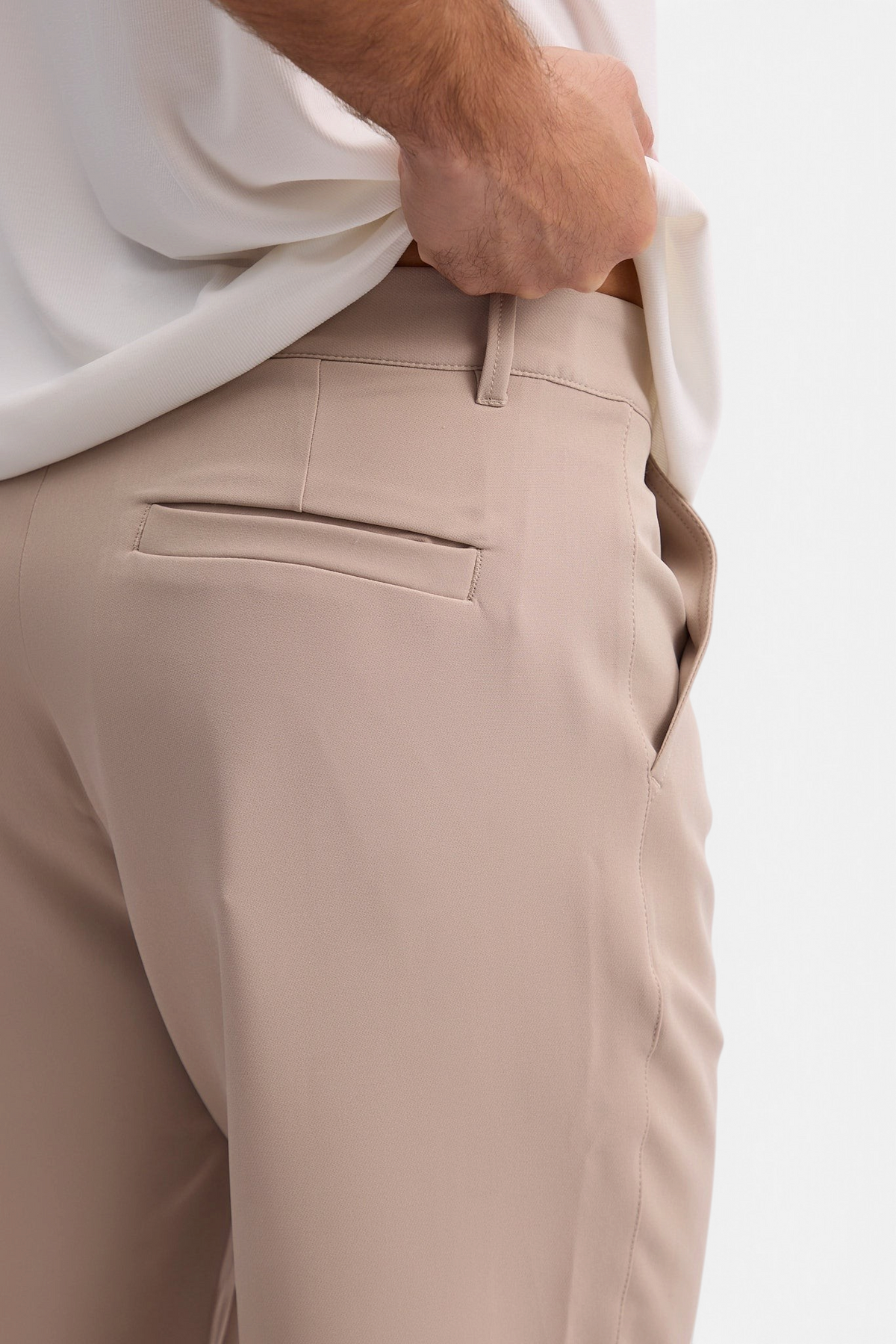 Mainstreamonline Santo Pants in beige with a relaxed wide-leg fit and tailored pocket detail